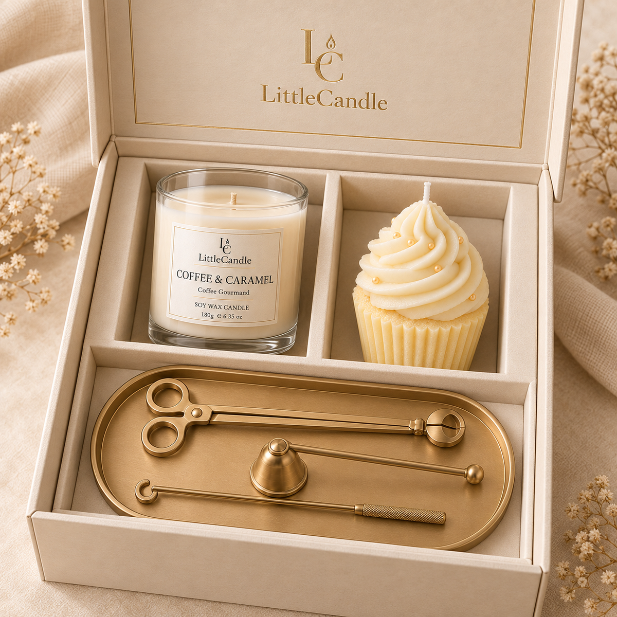 Bộ quà tặng nến thơm cao cấp LittleCandle gồm nến hương cà phê caramel, nến bánh kem vani và bộ dụng cụ chăm sóc – GS-008